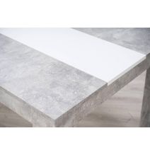 Mesa de Comedor Moderna 135x80x75 cm, Tapa MDF Gris Cemento y Blanco con Patas Resistentes - Estilo Moderno